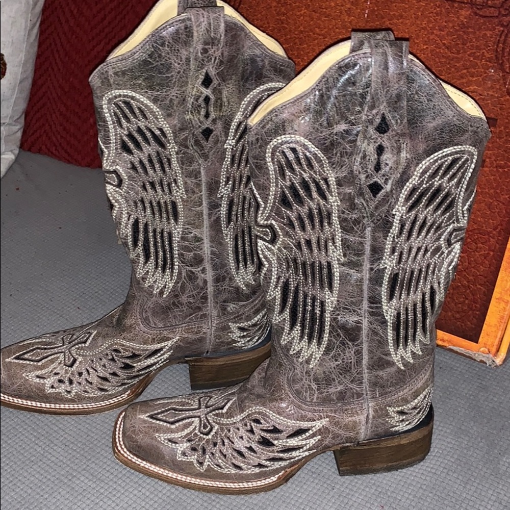 Corral Black Sequin wing & cross boots size 8
